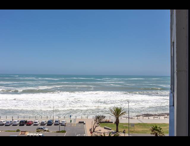 2 BEDROOM APARTMENT TO LET IN SEA POINT